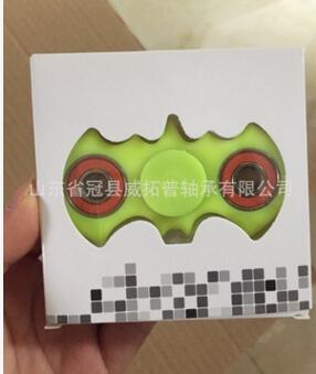 直銷 三角夜光手指陀螺批發(fā) hand spinner 蝙蝠俠指尖陀螺