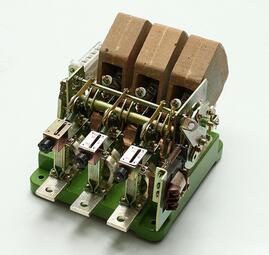 框架斷路器 手動(dòng)式DW16-600型萬(wàn)能斷路器