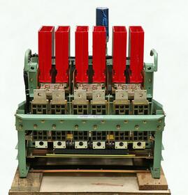 DW17系列2500A萬(wàn)能式框架斷路器