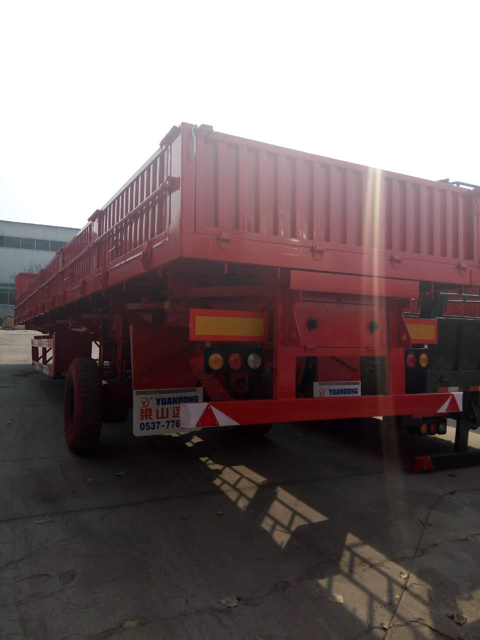 求購前側(cè)翻自卸半掛車-梁山縣遠東交通設(shè)備