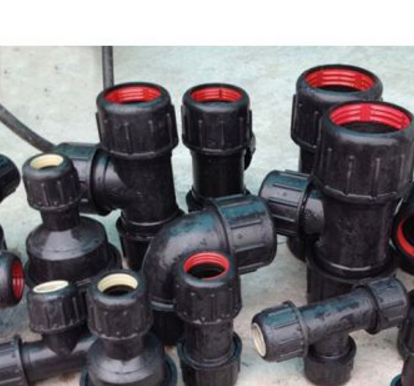 任丘碩達塑料管件廠專業(yè)生產PE管件，星農三通，快接管件廠家