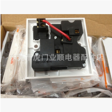 曼科J30帶開關(guān)插座八孔暗裝二三插座86型五孔電源家用插座面板