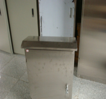 廠家優(yōu)惠供應(yīng)--戶外防雨不銹鋼配電箱