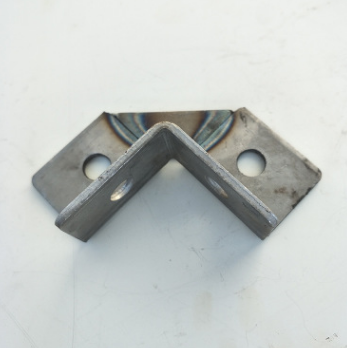 現(xiàn)貨供應(yīng)抗震支架配件四孔護(hù)角 鍍鋅四孔包角 四孔護(hù)角緊固件