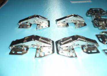 房車吊柜門鉸鏈90度飛機(jī)合頁彈簧餃鏈暗裝鉸鏈橋接自舉升自關(guān)鉸鏈