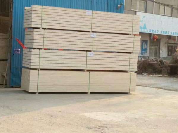 LVL順向板生產(chǎn)廠家/臨沂利億木業(yè)有限公司