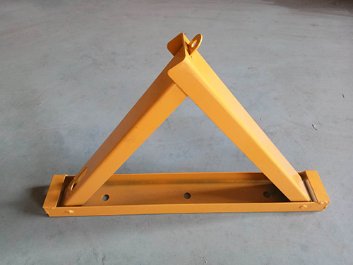 槽鋼三角車位鎖圖片/鑫宇交通設(shè)施