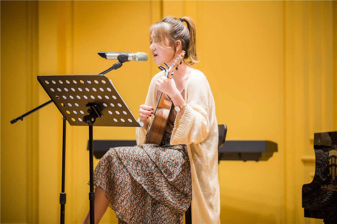 專業(yè)的尤克里里培訓/黑加侖