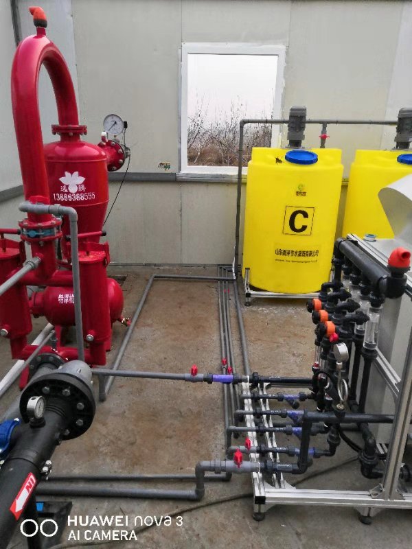 多功能高效智能施肥機(jī)/山東雨澤節(jié)水灌溉有限公司