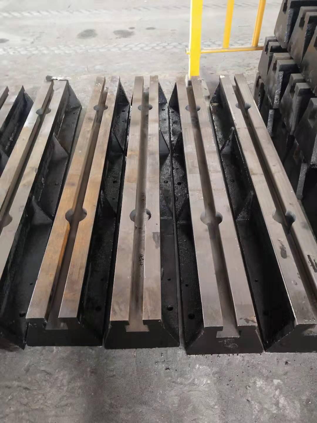 國(guó)內(nèi)專業(yè)做地梁廠家在哪-泊頭亮健機(jī)械