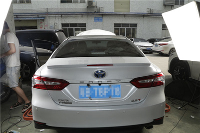 專用于第八代新凱美瑞改裝尾翼2018款8代免打孔帶烤漆定風(fēng)翼