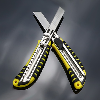 廠家批發(fā)美工刀架大號(hào)重型切裁紙刀片產(chǎn)地貨源18MM壁紙刀開箱器