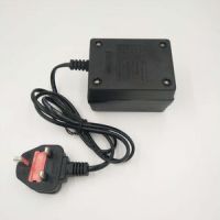 英規(guī)200WAC220V轉(zhuǎn)AC110V電源變壓器交流電電壓轉(zhuǎn)換器