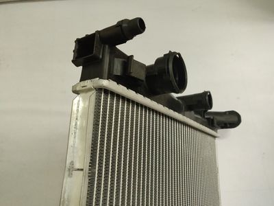 廠家直銷汽車水箱散熱器適用奔馳W204鋁塑材質(zhì)汽車散熱現(xiàn)貨批發(fā)