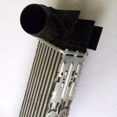 廠家直銷汽車中冷器適用BMW F30 1751 7600 530鋁塑散熱器批發(fā)