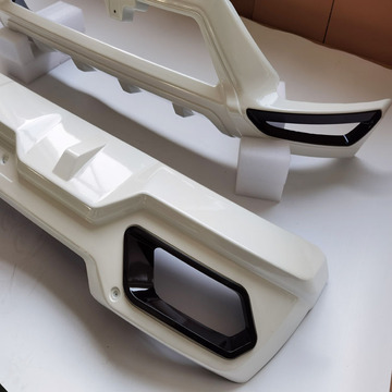 眾泰T700前后加裝護杠T800大包圍定白色制款