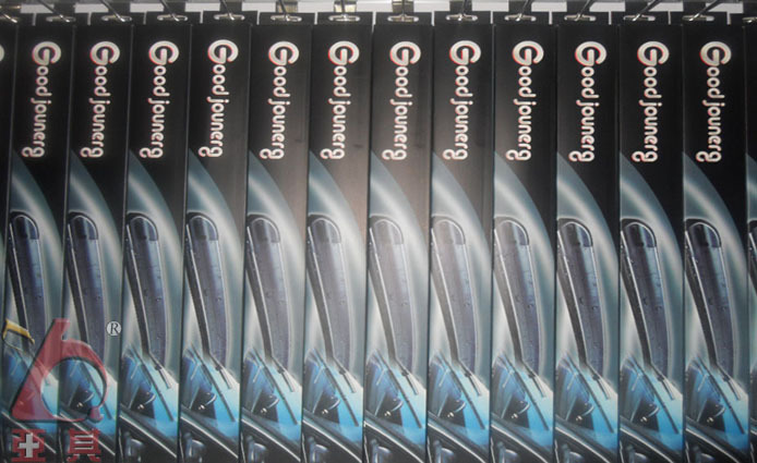 廠家直銷優(yōu)質三節(jié)無骨雨刷 通用型無骨雨刷 專業(yè)生產無骨雨刮器