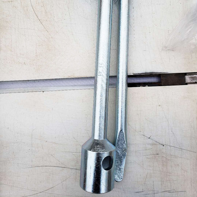 廠家直銷優(yōu)良品質輪胎套筒 輪胎扳手 大十字套筒汽車輪胎十字工具