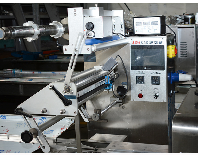 10、LB450全伺服自動(dòng)包裝機(jī)_14