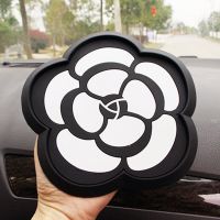 山茶花汽車圓形墊 儀表臺硅膠手機香水座防滑墊 花朵拼接卡通創(chuàng)意