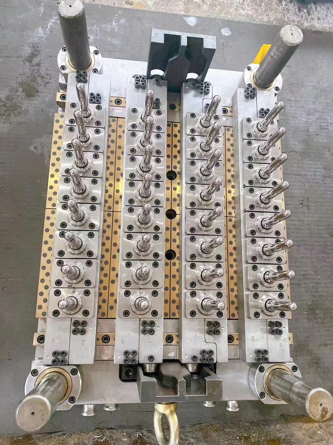 臺(tái)州順格生產(chǎn)多各種PE水瓶T瓶坯模具 吹瓶模具 全自動(dòng)半自動(dòng)吹