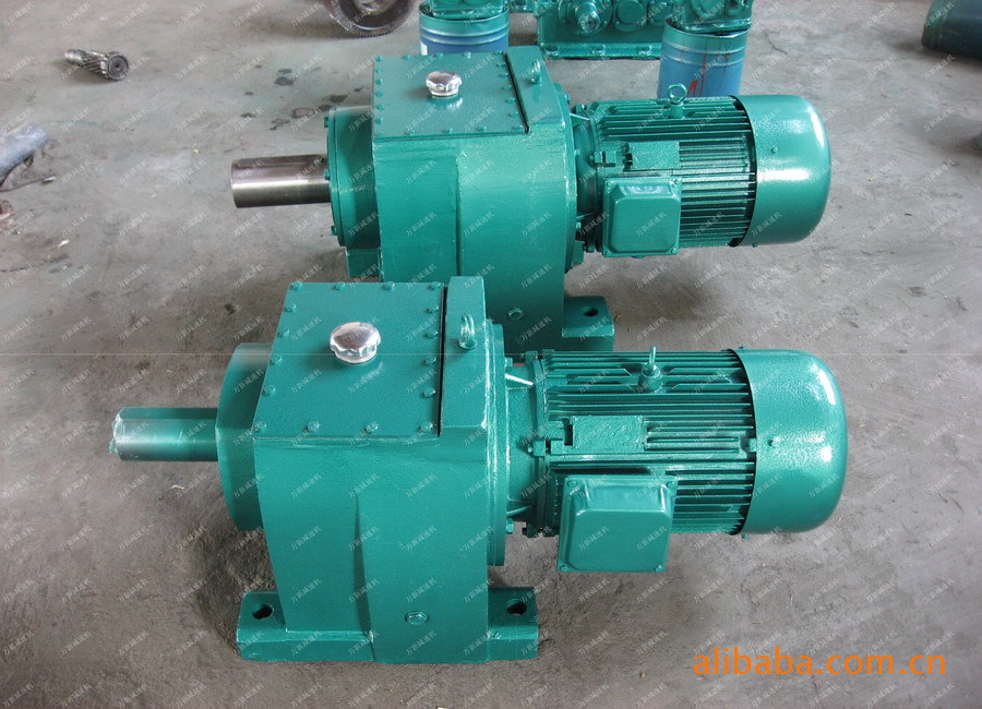 供應(yīng)R137/RF137斜齒輪減速電機(jī)/齒輪箱