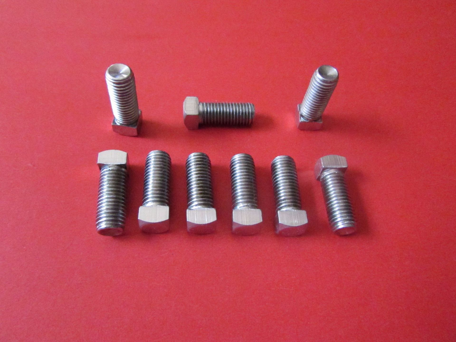 圖2-1：不銹鋼四方定位螺絲：M8X22MM,單價：0.79