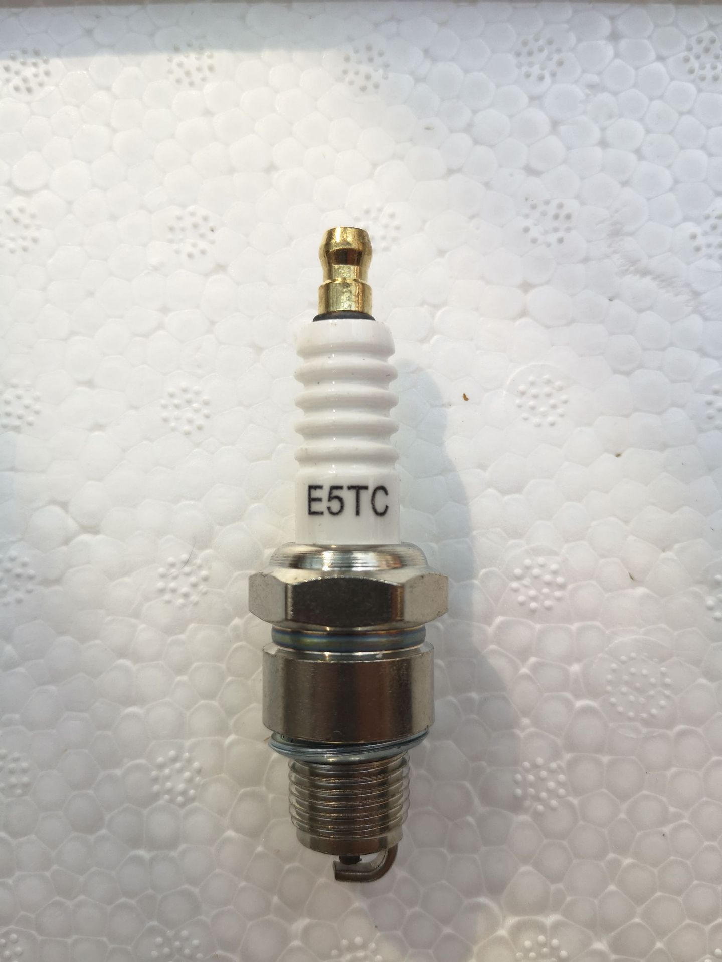 E5TC E6TC 152發(fā)動(dòng)機(jī) 火花塞 廠家直銷