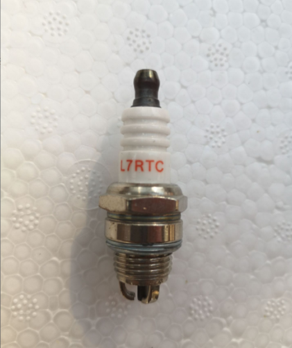 二沖程 油鋸 三極 高品質(zhì) 火花塞 廠家直銷 園林工具配件