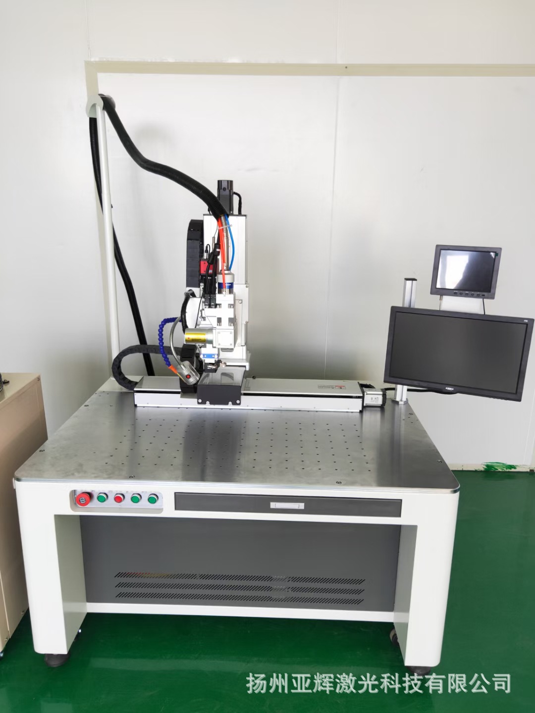 光纖激光平臺(tái)焊接機(jī)2.jpg
