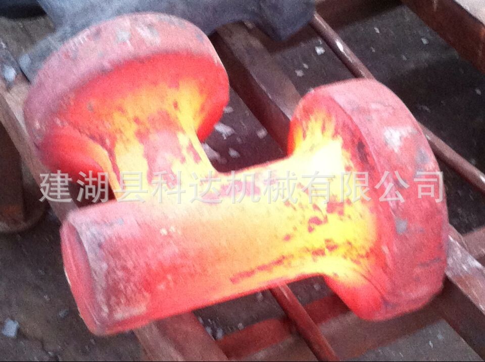 三通式法蘭閥體