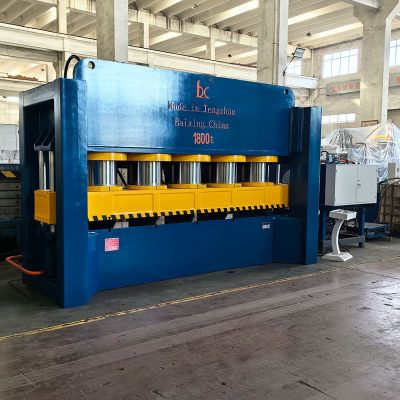 客戶定制1800噸門框壓花液壓機，龍門式液壓機，框架式油壓機廠家