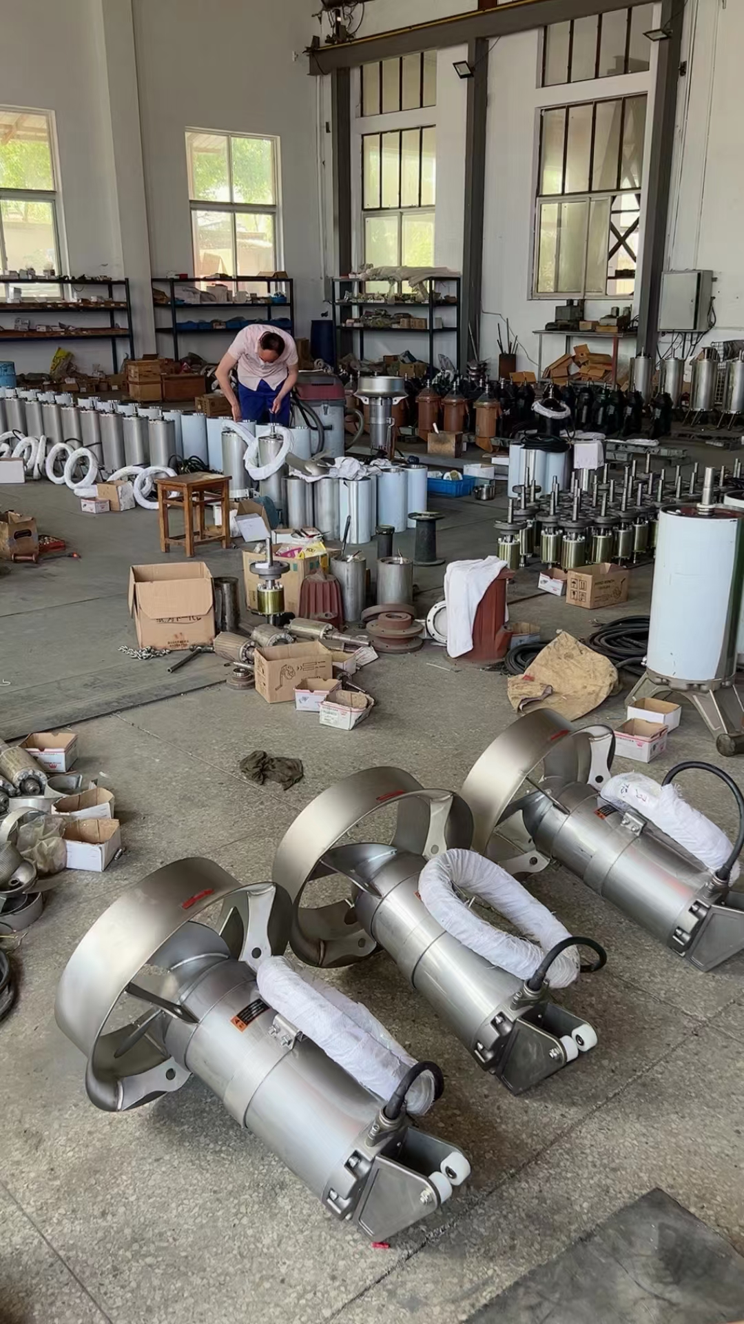 潛水?dāng)嚢铏C裝配車間  (1)